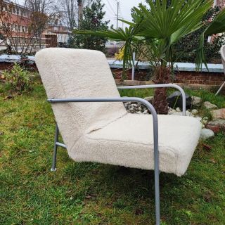 ❌ Plus dispo 
Hello 🤗 Vous reconnaissez cette beauté ? C'est un fauteuil Ikea vintage avec une ligne bien connue, du goût de Bauhaus 😲
Et comment allier design et chaleureux? Avec ce tissus bouclette moumoute toooout dooooux 💆☕
Entièrement déhoussable et lavable 👌

Joli prix @mamaisonenoccasion 
Moins cher que les fauteuils actuels Ikea, avec du cachet en plus 👌😍
📍 Lille
🚐💨 Possibilité de livraison 

Au plaisir de vous rencontrer et vous faire découvrir notre univers de mobilier d'occasion moderne-design-vintage ❤️

#fauteuilvintage #fauteuilbouclette #moumoute #bauhaus #bauhausdesign #designvintage #mamaisonenoccasion #lille #justone #forsale