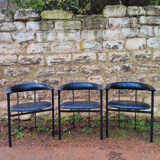 👋 Ceux qui ont connus le restaurant Le cardinal de l'esplanade au coeur de Lille, ne manqueront pas de reconnaître les lignes de ces chaises des années 1980 qui mixent subtilement minimalisme et design ✨
Le piétement noir nous rappelle le style Hitier ou Guariche qu'on aime beaucoup ❤️

Elles peuvent facilement être démontées pour être relookées, ou pourquoi pas, mises à nues pour avoir le joli plaquage du bois 🪵

#chaisevintage #annees80 #lecardinal #lille #lillemaville 
#nostalgie #hitier #guariche #mamaisonenoccasion #quinenveut