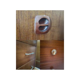 Joli clin d'oeil dans le feed aux jolies poignées de nos meubles vintages en stock, c'est une mise en bouche avant de vous les montrer 😍 Ce qui laisse place à votre imagination 😜
Deux commodes, deux fines armoires, un secrétaire, un bureau, une enfilade/living, des petites consoles, une coiffeuse, on commence par quoi? 
Vu la demande, j'ai ma petite idée 😅

#lovevintage #details #poignées #annees50 #annees60 #scandinave #lovemyjob #reconnaissance #mercilavie #mamaisonenoccasion #Lille